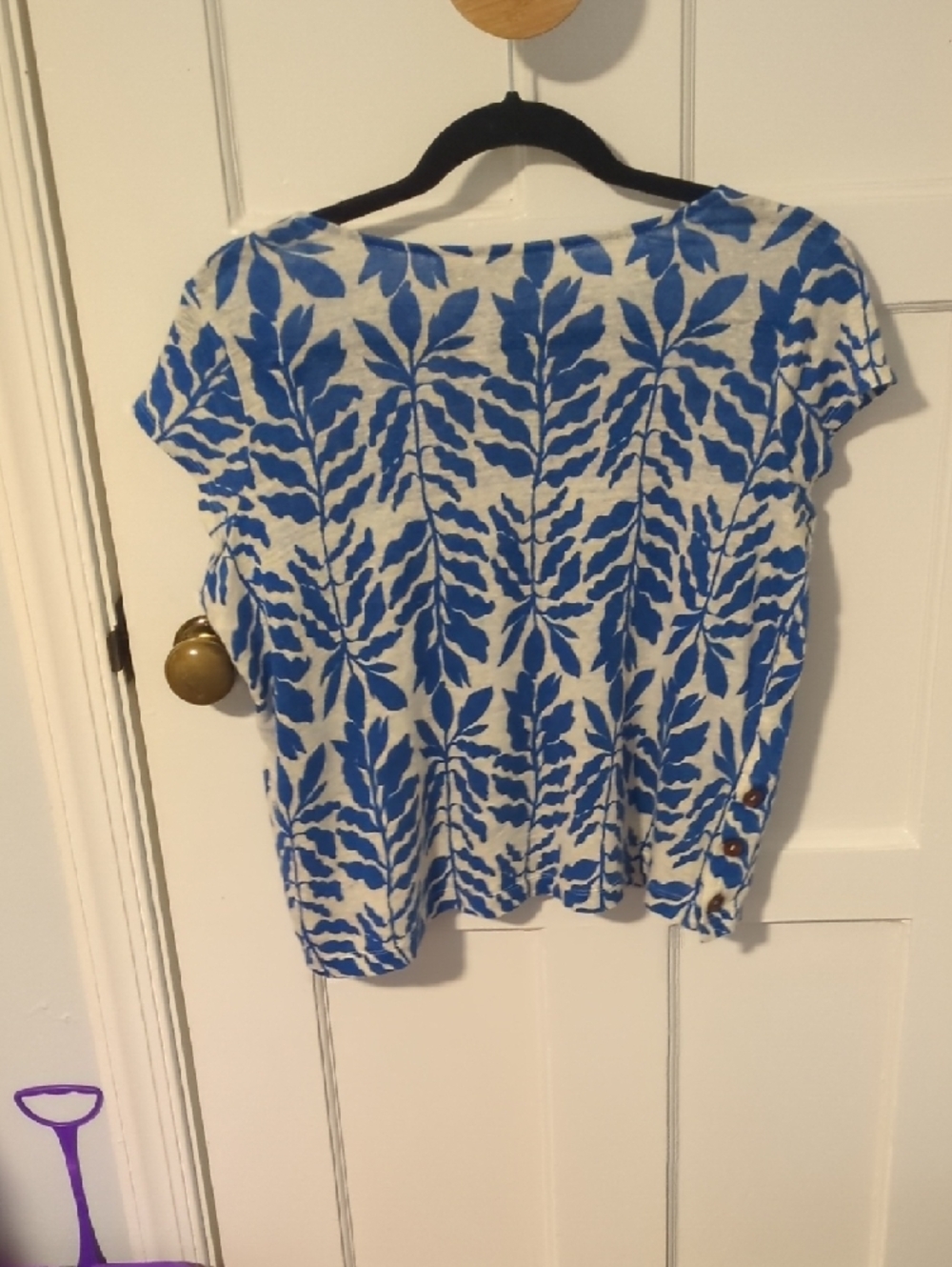 Rachel Zoe Cream Tee with Bold Blue Leaf Print - Picture 5 of 6